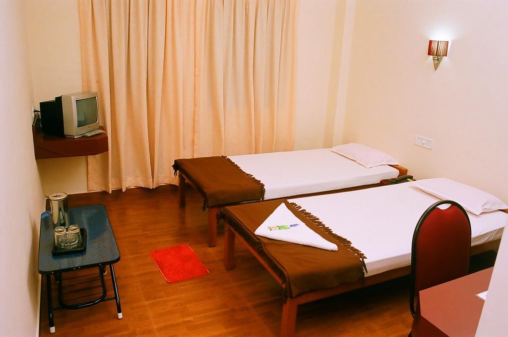 Hotel Srinivas Kochi Oda fotoğraf