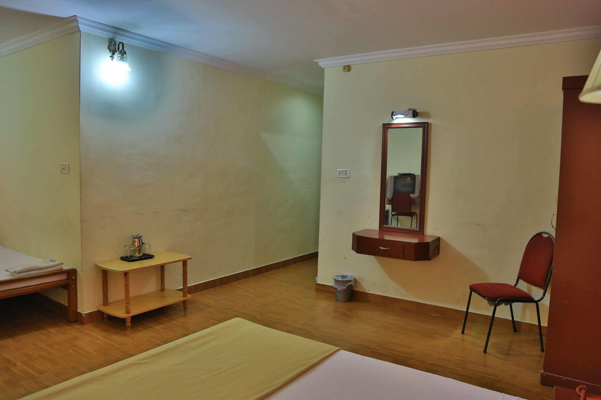 Hotel Srinivas Kochi Dış mekan fotoğraf