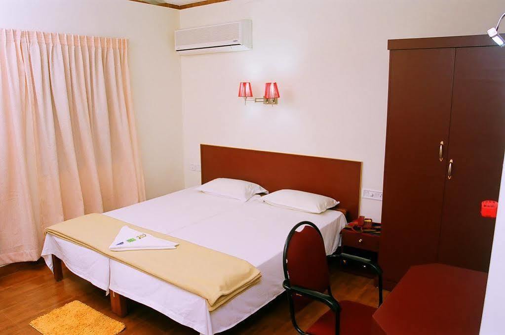 Hotel Srinivas Kochi Dış mekan fotoğraf