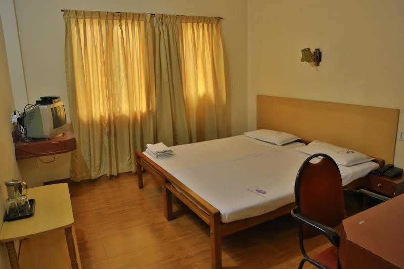 Hotel Srinivas Kochi Dış mekan fotoğraf